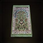 Rawdah Pattern Velvet Prayer Rug
